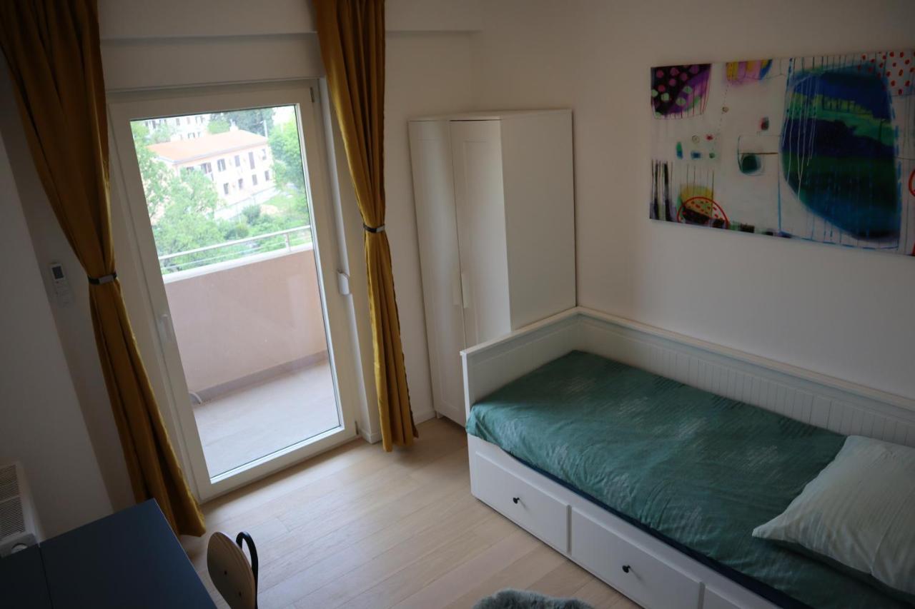 Veronika Rijeka Luaran gambar